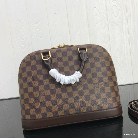 Vuitton Louis PM ALMA 0405